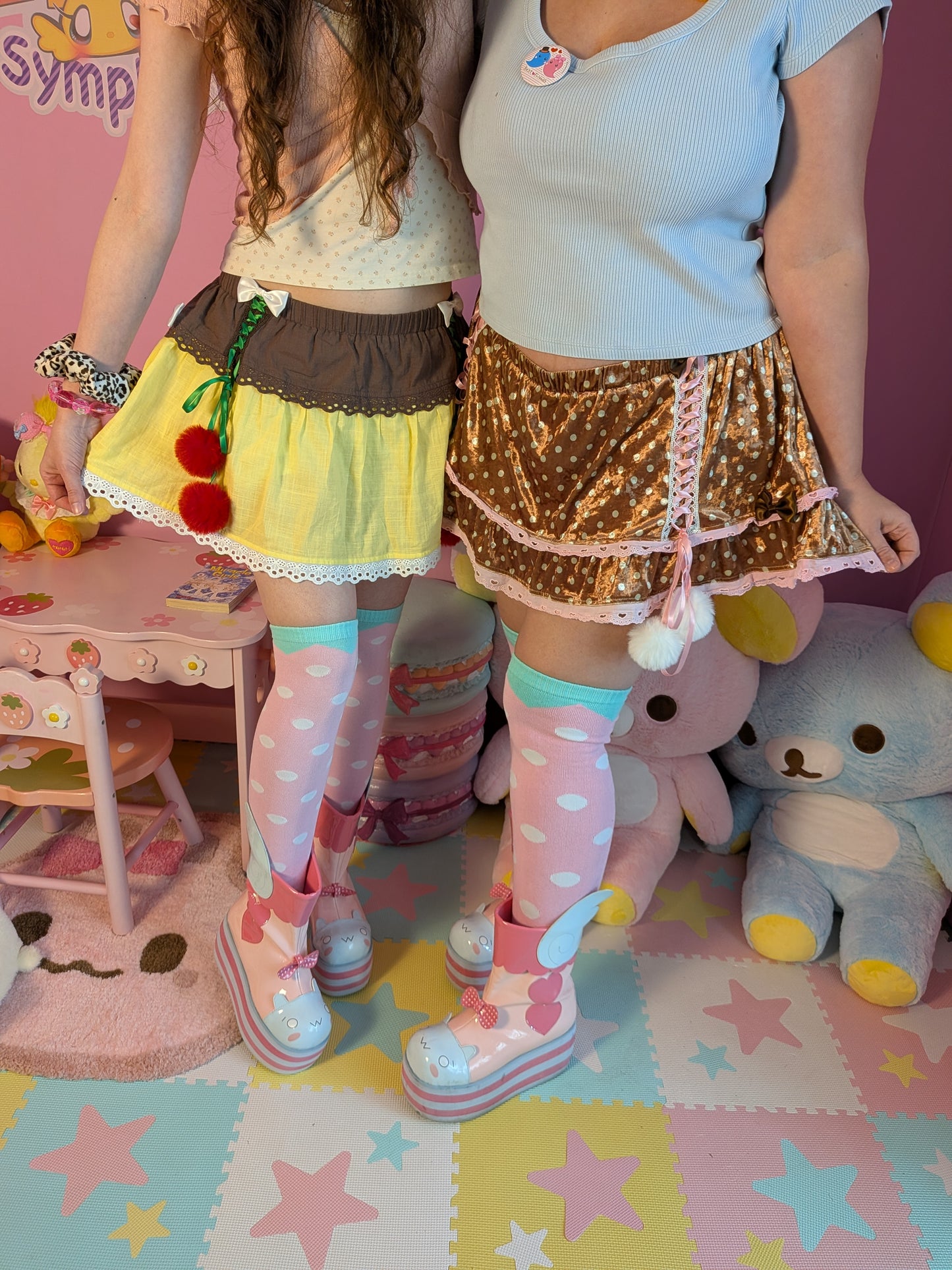 Sweetie Strawberry Dots v.2 Over the Knee Socks