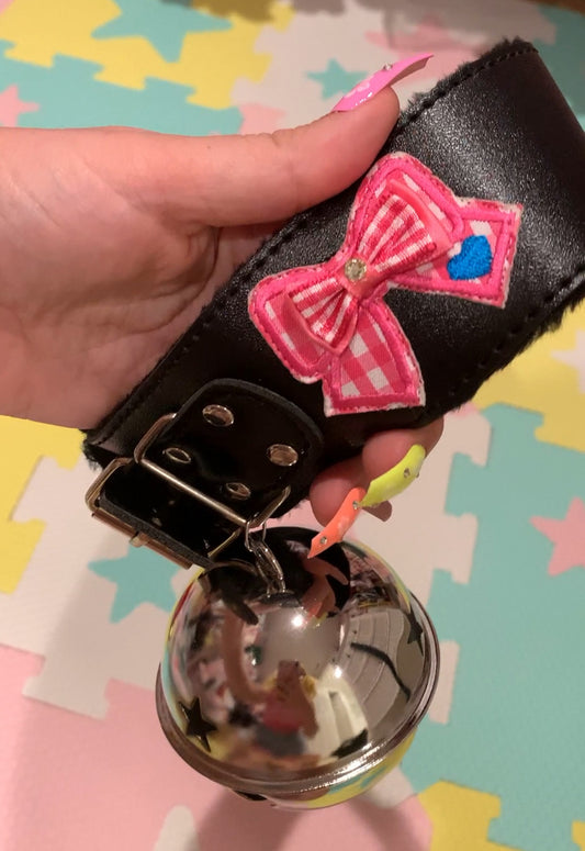 3D Ribbon Black Giant Bell Collar