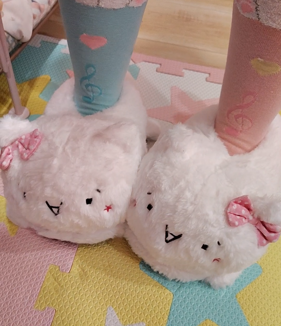Kaomoji Kitty Slippers