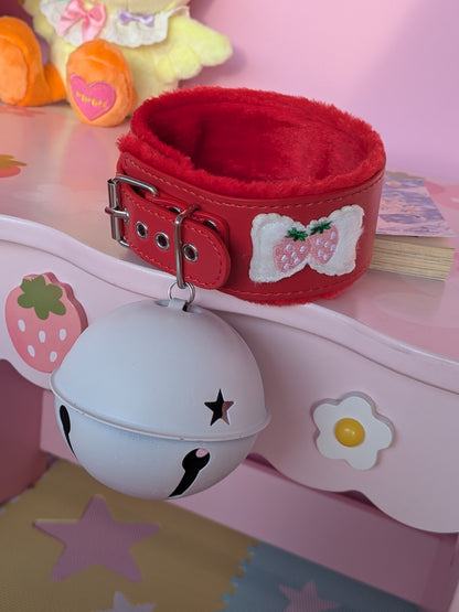 Berry Bow Bell Collar